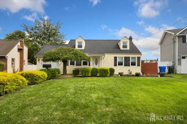 8 Canterbury LN, Colonia, NJ 07067