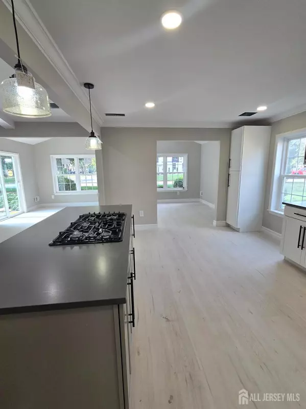 Monroe, NJ 08831,7 Ventnor DR