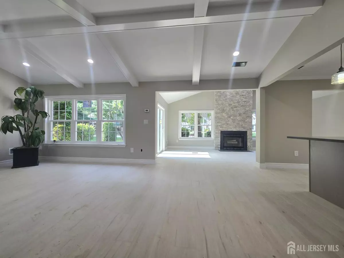 Monroe, NJ 08831,7 Ventnor DR