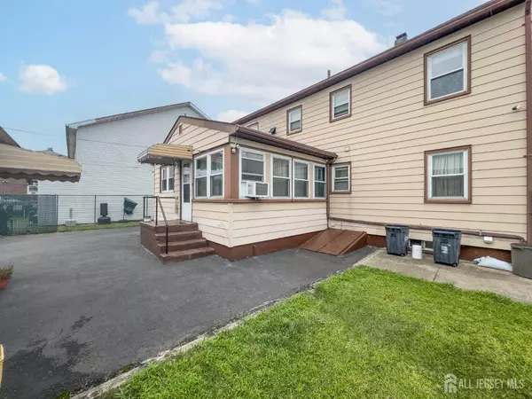 Carteret, NJ 07008,134 Bernard ST