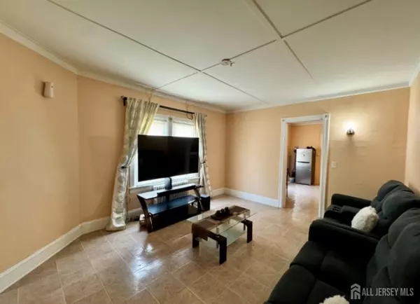 Raritan, NJ 08869,25 Gaston AVE