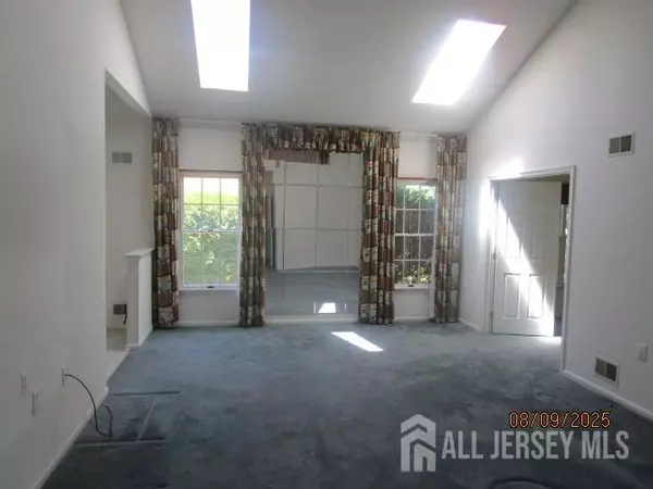 Monroe, NJ 08831,44 DAWSON LN