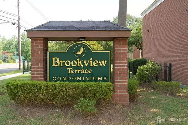 Spotswood, NJ 08884,289 Main ST #4P