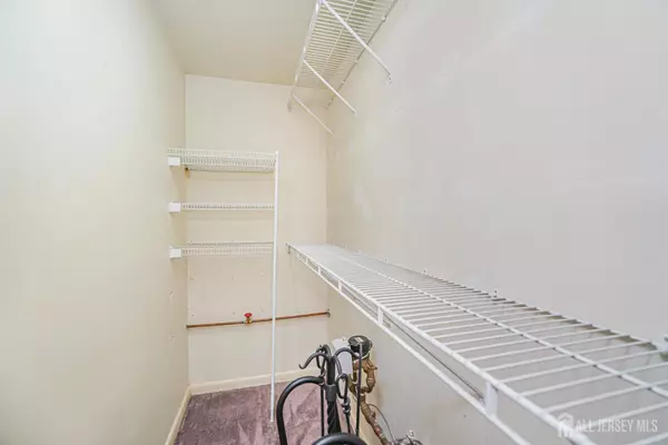 Jamesburg, NJ 08831,72 Sand Hill RD