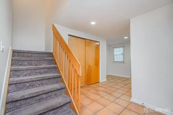 Jamesburg, NJ 08831,72 Sand Hill RD