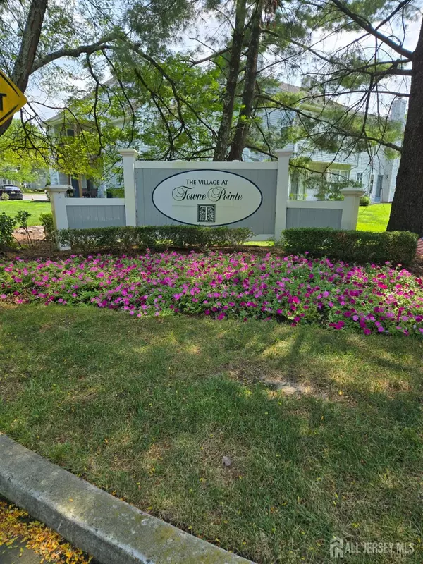 127 Wellington CT, Manalapan, NJ 07726