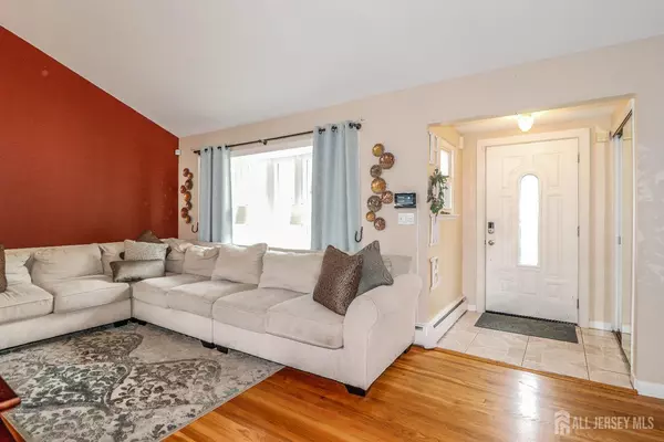 Colonia, NJ 07067,251 Amherst AVE