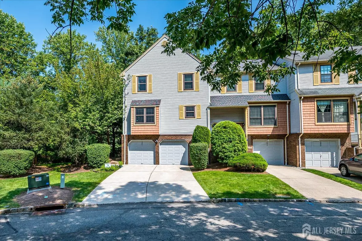 Edison, NJ 08820,3601 Spring Brook DR