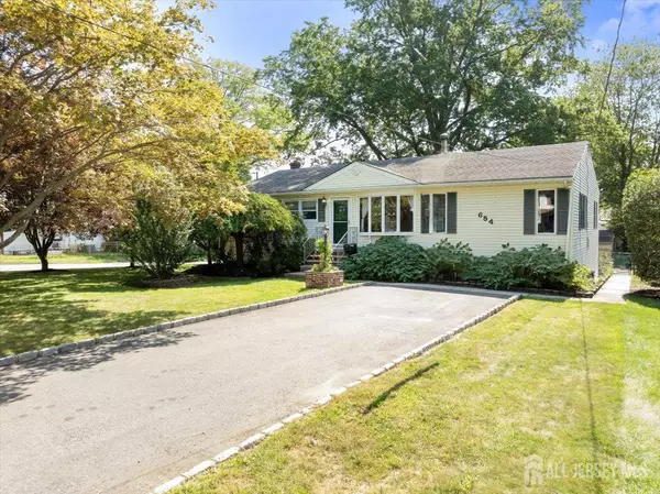 654 E Woodbridge AVE E, Avenel, NJ 07001