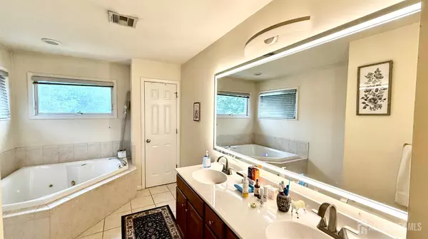 Iselin, NJ 08830,36 Fiume ST