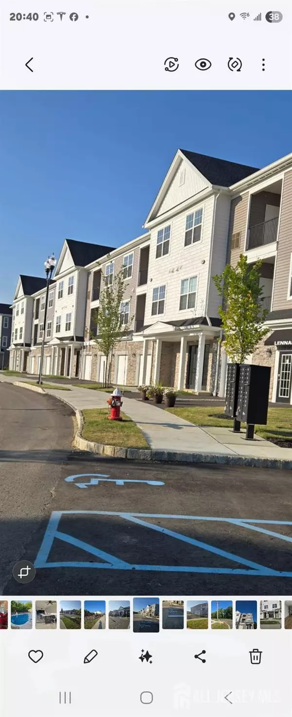 Monroe, NJ 08831,28211 Radford CT