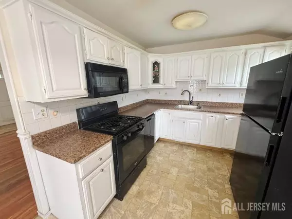 Woodbridge Proper, NJ 07095,884 Sylvia PL