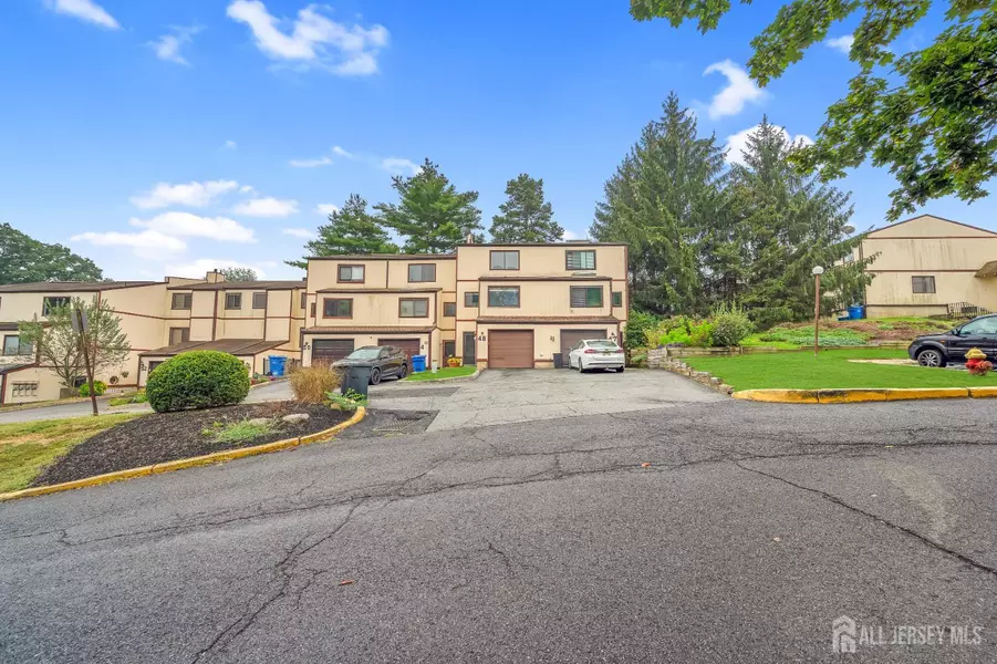 48 Ellen Heath DR, Old Bridge, NJ 07747