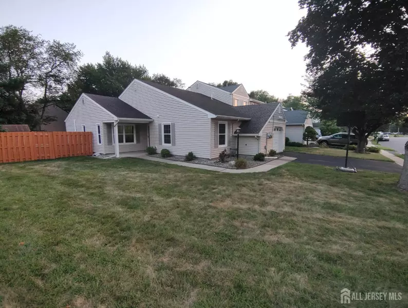 6 Stonewall DR, Edison, NJ 08820