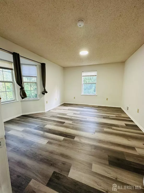 Franklin, NJ 08823,87 Sapphire LN