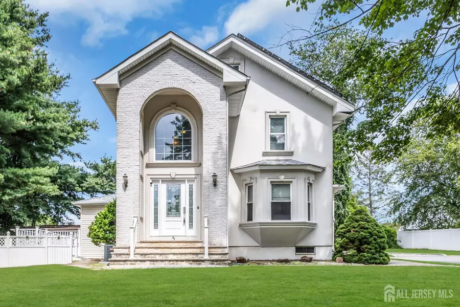 3 Lexington DR, Piscataway, NJ 08854