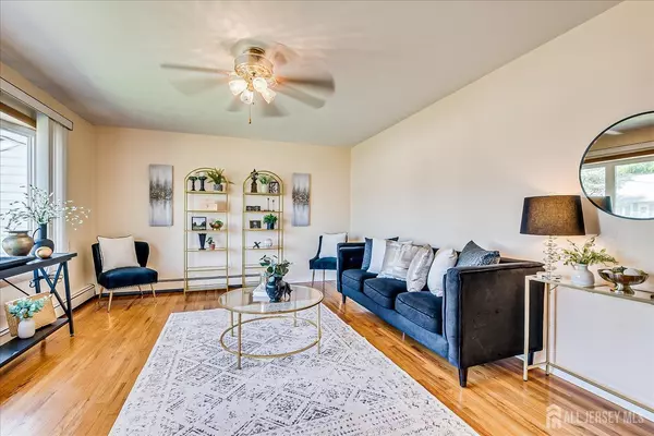 Edison, NJ 08817,20 Carmello DR