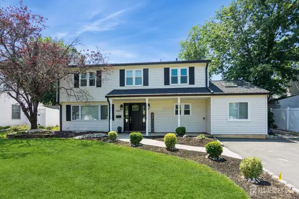 83 Southwood DR, Old Bridge, NJ 08857