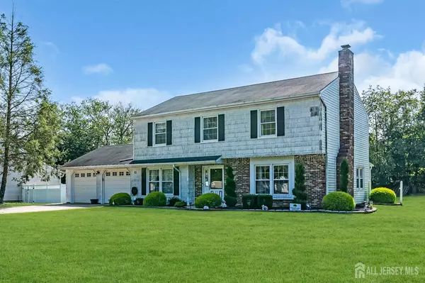 13 Woodward RD, Manalapan, NJ 07726