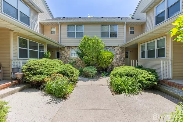 54 Kensington DR, Piscataway, NJ 08854