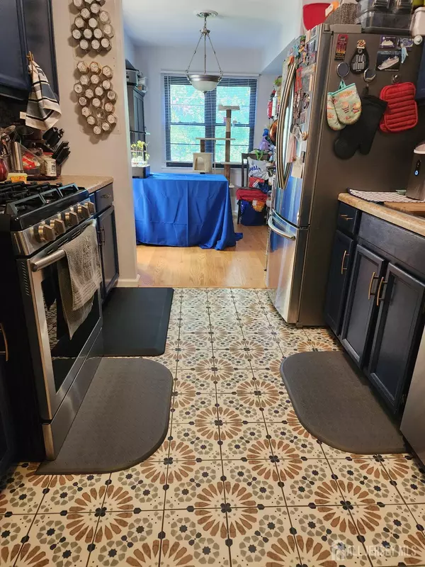 East Windsor, NJ 08512,1123 Country Mill DR