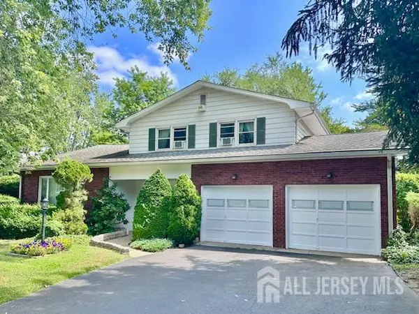 East Brunswick, NJ 08816,544 Ryders LN