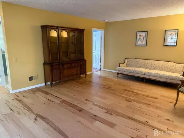 Monroe, NJ 08831,163 Goldfinch DR