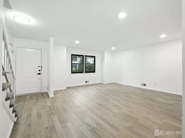 Woodbridge Proper, NJ 07095,85 Highview DR