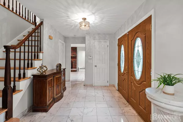 Hawthorne, NJ 07506,6 Old orchard CT