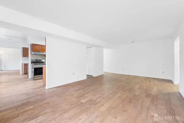 Edison, NJ 08817,1602 Raspberry CT