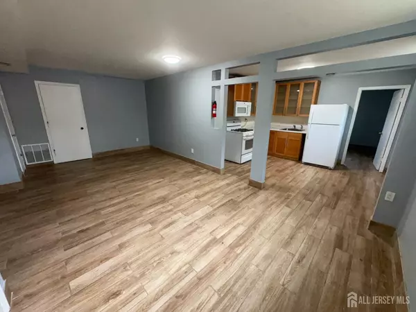 Edison, NJ 08817,76 College DR