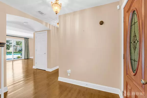 North Brunswick, NJ 08902,457 Barrymore PL