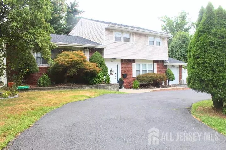 East Brunswick, NJ 08816,98 Ryders LN