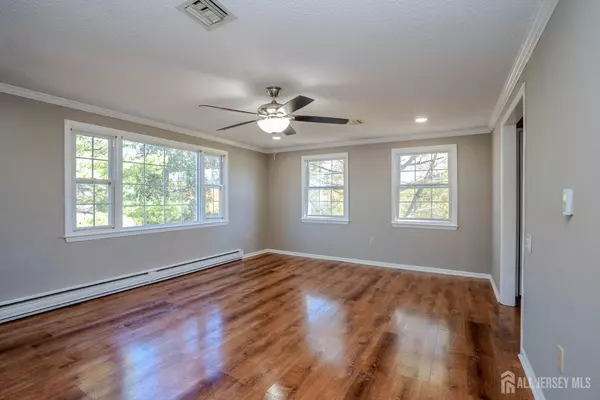 Monroe, NJ 08831,137 N Plymouth LN