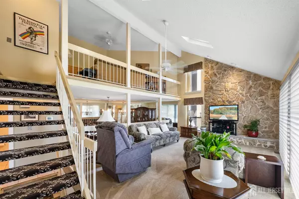 Edison, NJ 08820,18 Westgate DR