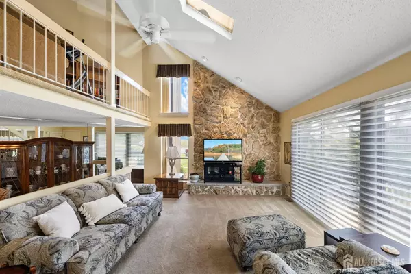 Edison, NJ 08820,18 Westgate DR