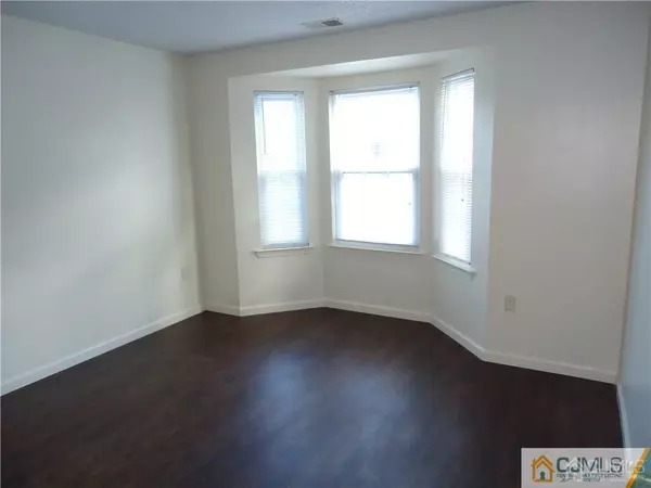 North Brunswick, NJ 08902,80 Goodwin DR