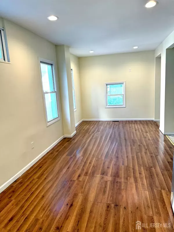 Carteret, NJ 07008,613 Roosevelt AVE