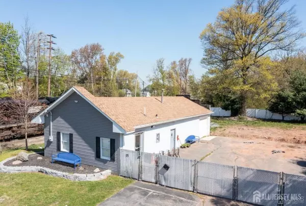 77 Holton ST, Sewaren, NJ 07077