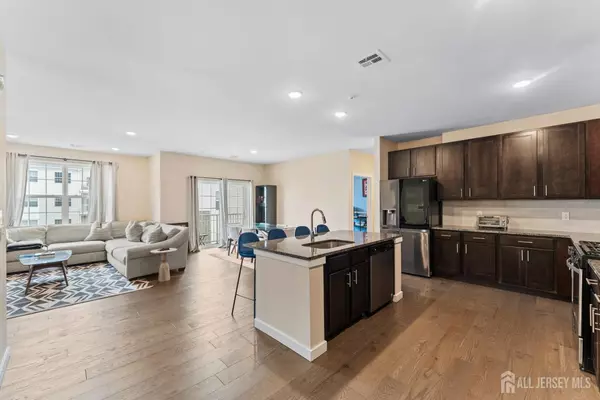 632 Lorhan DR, Piscataway, NJ 08854