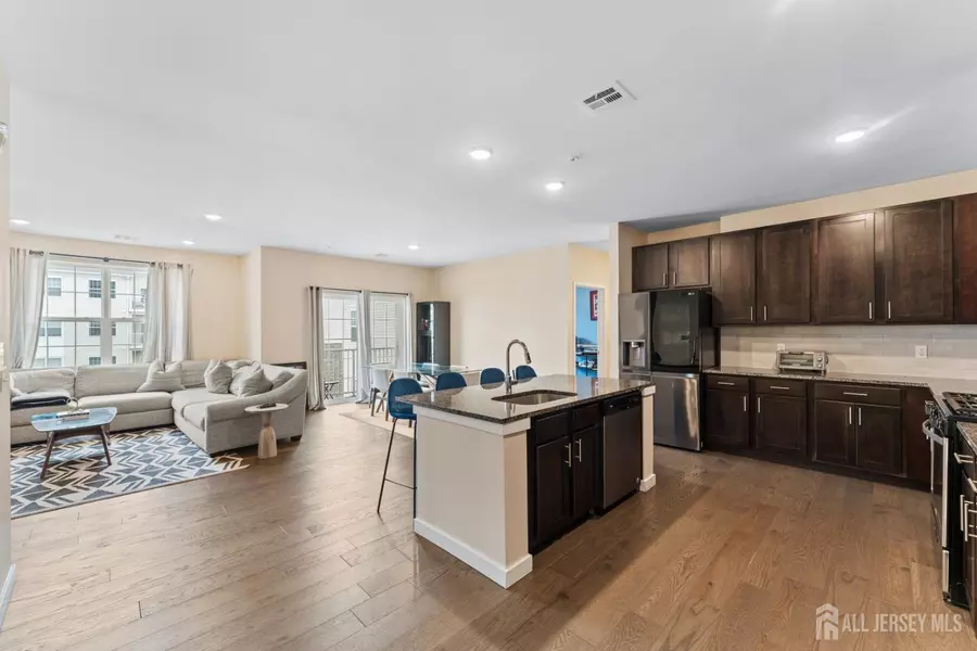 632 Lorhan DR, Piscataway, NJ 08854