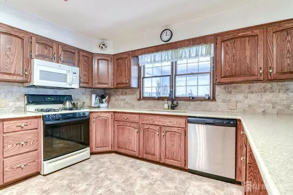 East Brunswick, NJ 08816,12 Church LN