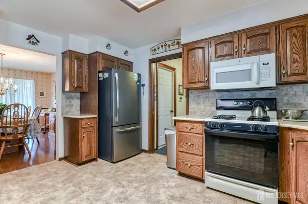 East Brunswick, NJ 08816,12 Church LN