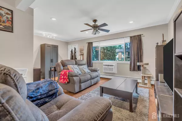 Woodbridge Proper, NJ 07095,831 Cricket LN