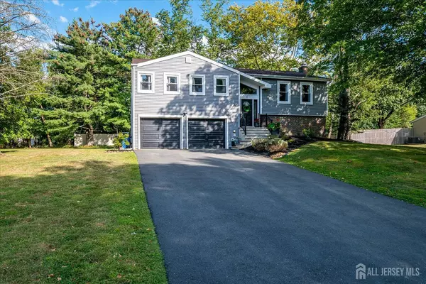 South Brunswick, NJ 08852,6 Donner CT