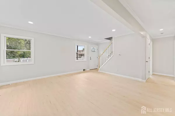 Iselin, NJ 08830,93 W James PL W