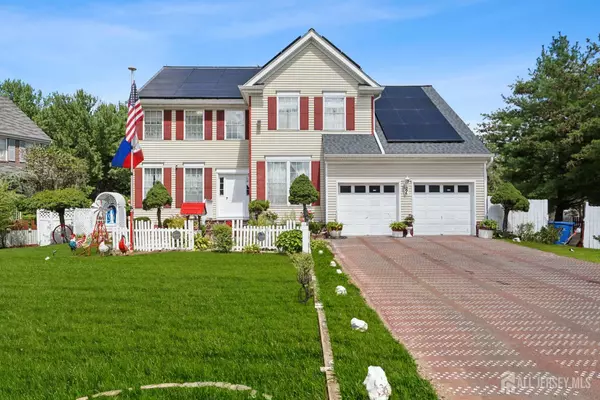 2 Golfview CT, Monroe, NJ 08831