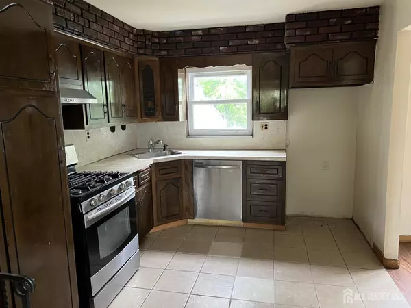 Carteret, NJ 07008,4 Monroe AVE