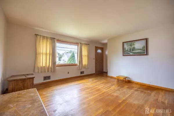 Menlo Park Terrace, NJ 08840,140 Ethel ST
