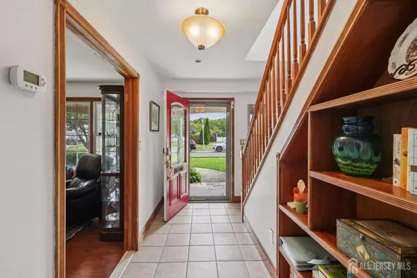 Aberdeen, NJ 07747,40 NORTH CIR